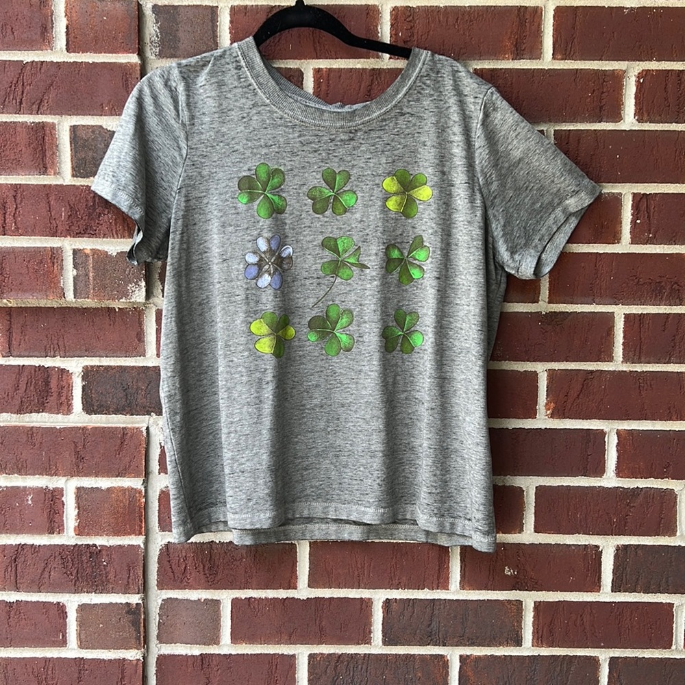 Doe gray t-shirt with green shamrocks